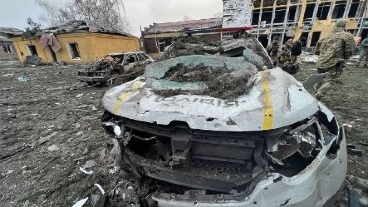 Ракета падна в полицейски участък в украински град, разрушенията са ужасяващи СНИМКИ