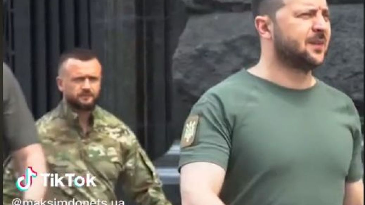 Украинките полудяха по охранител на Зеленски ВИДЕО 