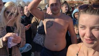 Млада украинка се хвърли в морето край Свети Влас, за да... СНИМКИ 