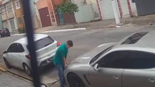 Апаш краде фаровете на Porsche Panamera за 10 секунди ВИДЕО