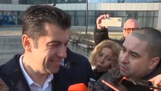 Причакаха Петков пред съда и го застреляха с тези въпроси ВИДЕО
