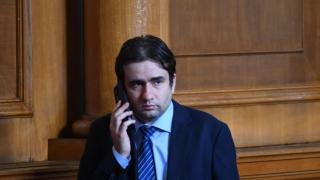 Министър на Петков истеряса, руснаци и китайци ни следели в метрото в София