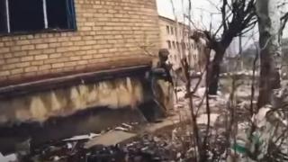 ВИДЕО от войната: Бойците от ЧВК "Вагнер" се опитват да поемат контрола в Соледар