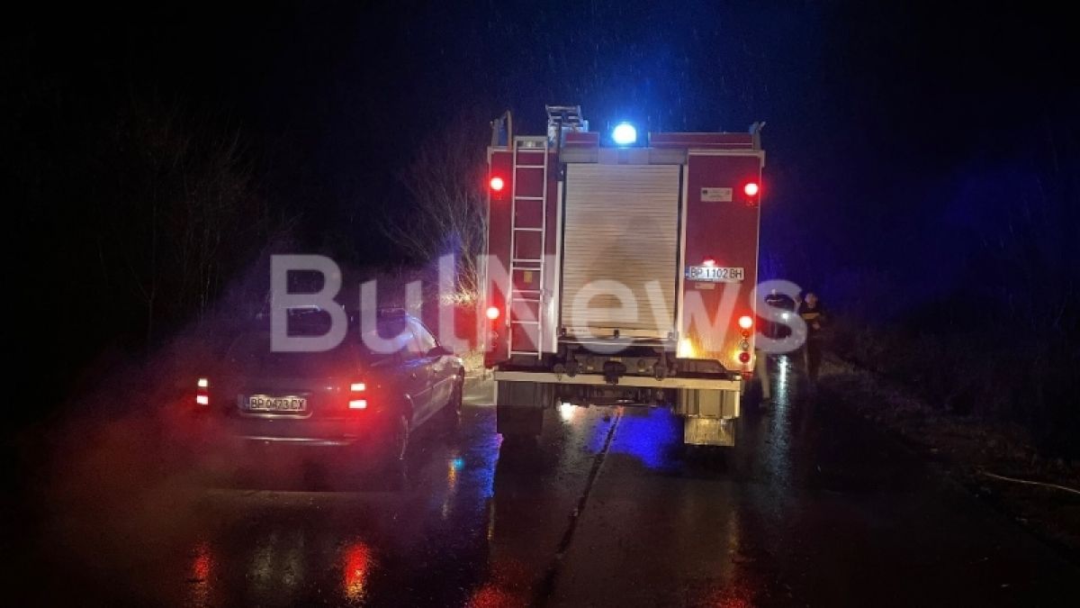 Адско меле с кола край Враца, бесни роми нападнаха полицаи и спешни медици СНИМКИ