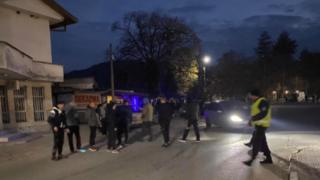 В Бузвоград ври и кипи заради скандално решение на съда за ексченгето, убило 14 г. Иван 