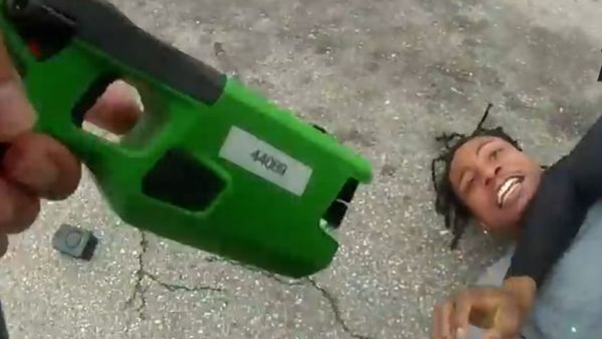 US полицаи убиха активист на Black Lives Matter на улицата ВИДЕО 18+