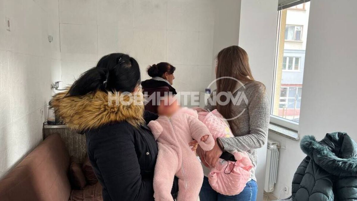 Първи СНИМКИ на разменените в „Шейново” бебета при биологичните им родители