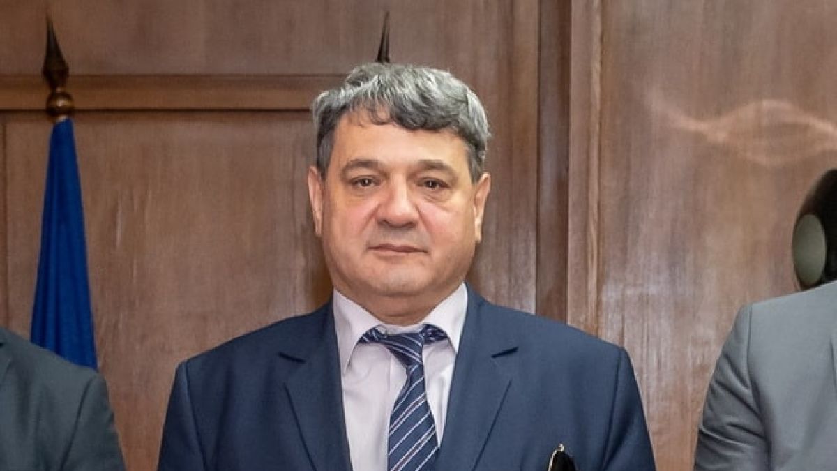 Главният секретар на МВР призна: За минути мигрантите прескачат оградата 