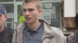 Побеснелият младеж, блъскал коли из Бургас, проговори за екшъна, а баща му... 