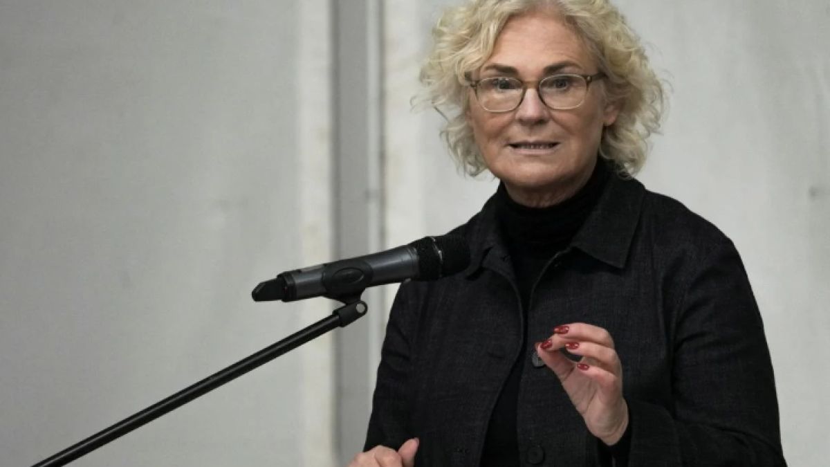 Германската военна министърка внезапно подава оставка заради скандалите с.... 