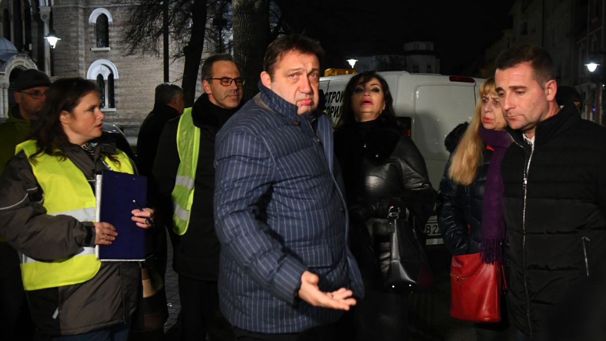 Странна гледка втрещи столичани в заведенията в петък вечер СНИМКИ