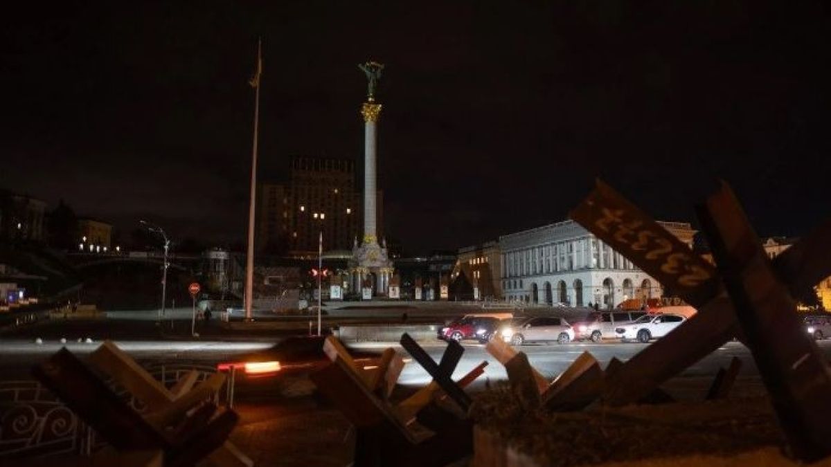 Експлозия разбуди Киев, в Харков спряха метрото