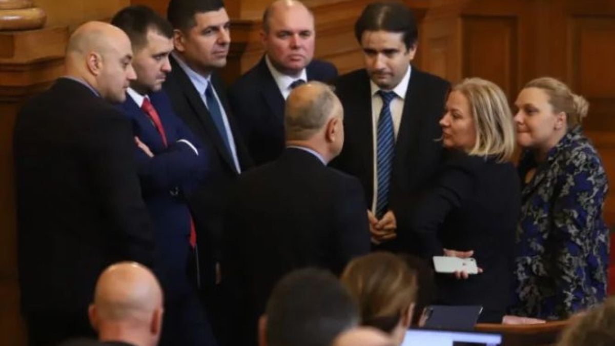 Евродепутат заговори за криптопари, кюлчета и тайни