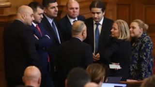 Евродепутат заговори за криптопари, кюлчета и тайни