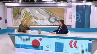 Министър Шишков изненада Лора Крумова, сложи огромна "ядка" на бюрото ѝ ВИДЕО