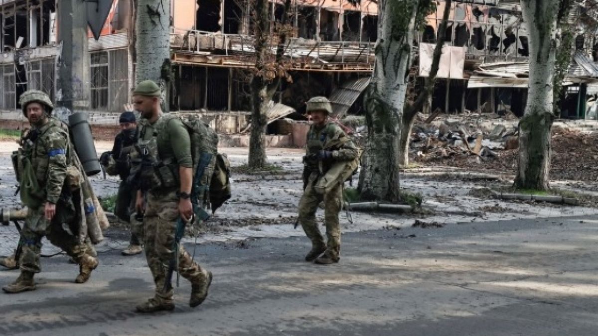Washington Post: Киев обмисля как да се оттегли от Бахмут, украински военни споделят, че...