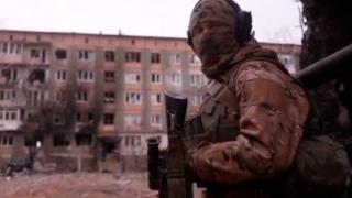 ВИДЕО от войната: Войници от ВСУ се предават на тълпи на "Вагнер" в Соледар