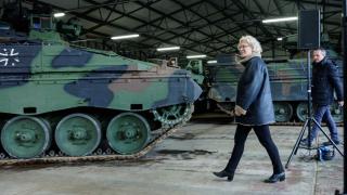 Германската военна министърка хвърли оставка 