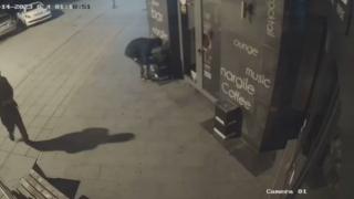Младежи станаха за смях в цяла България след тази безумна кражба 