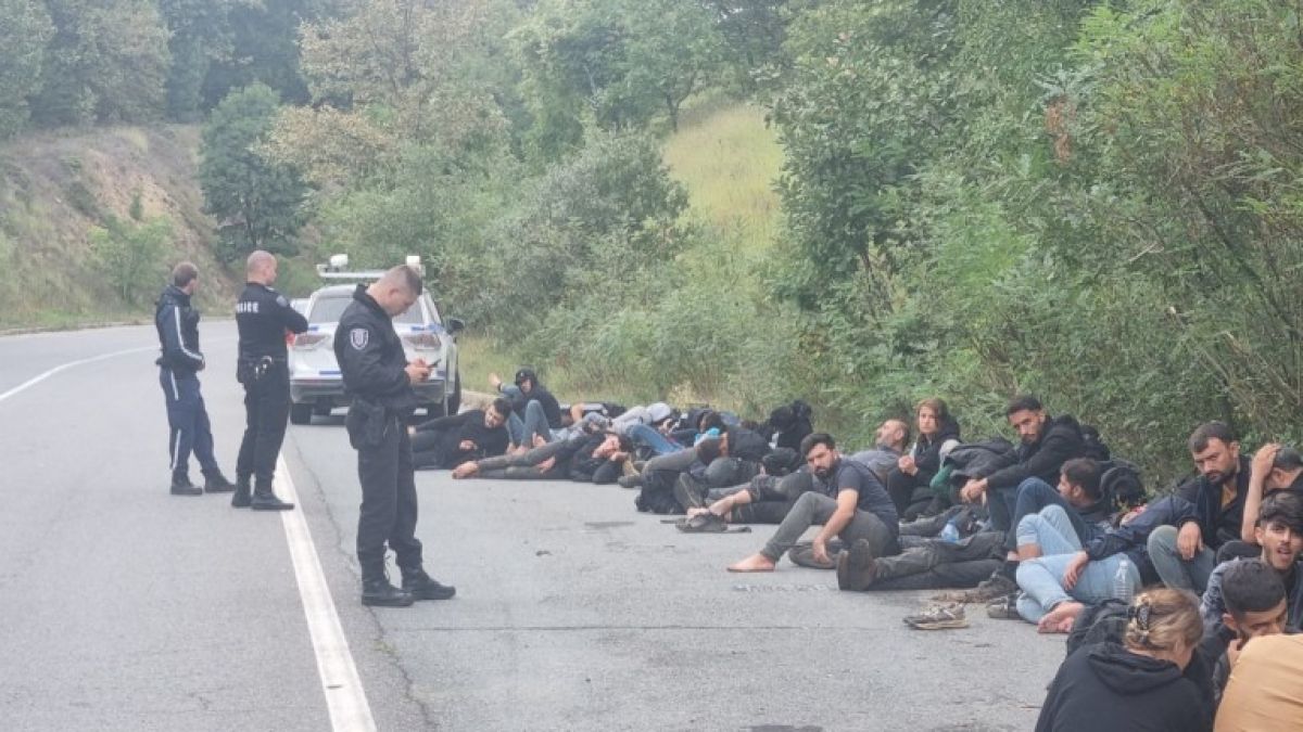 Отново заловиха голяма група мигранти край Бургас