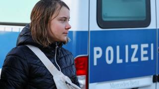 Арестуваха Грета Тунберг в Германия, лошо й се пише! СНИМКИ