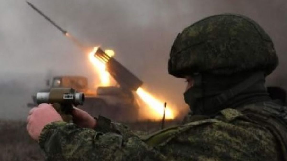ЧВК "Вагнер" разкъса отбранителни линии на ВСУ зад Соледар, Залужни се срещна за първи път с ген. Марк Мили - какво си казаха