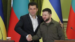 Журналист от "Ди Велт" четка Киро и Асен за тайното въоръжаване на Украйна