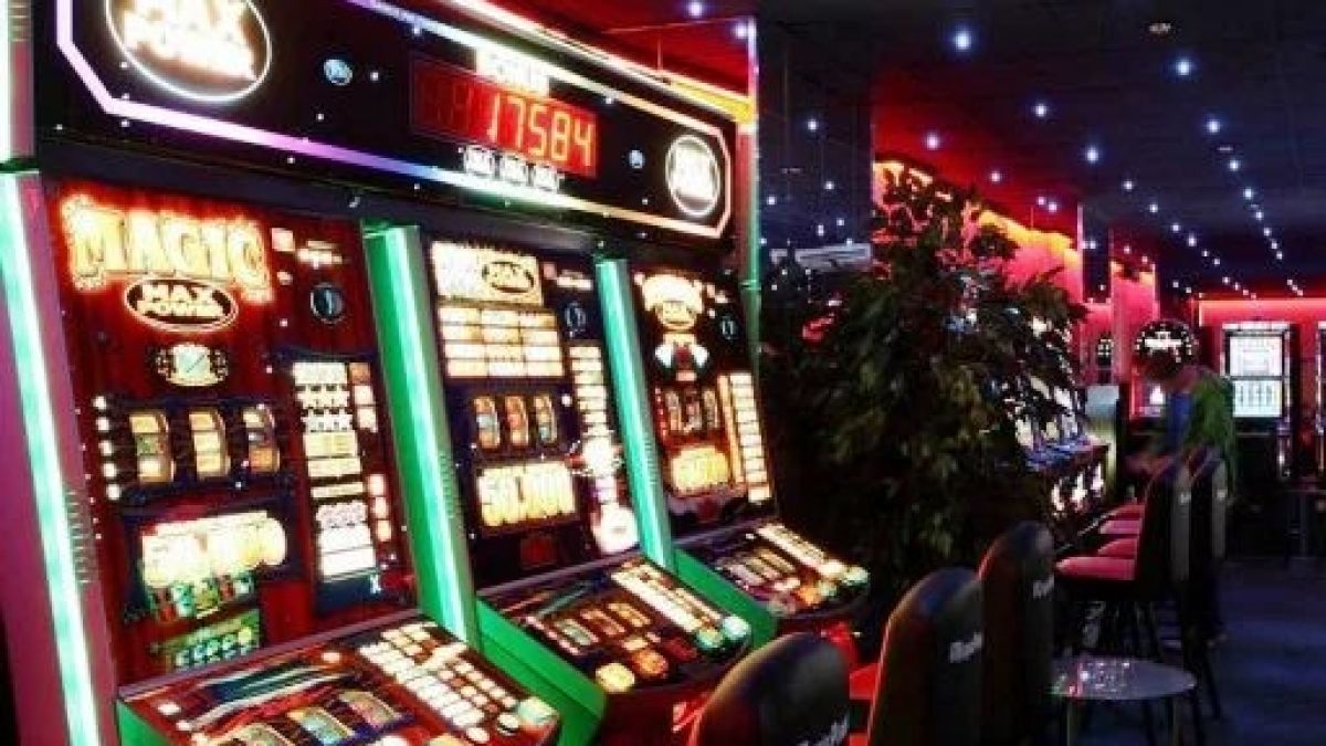 Крупие в Бургас направи немислимото, издумка парите от оборота и...