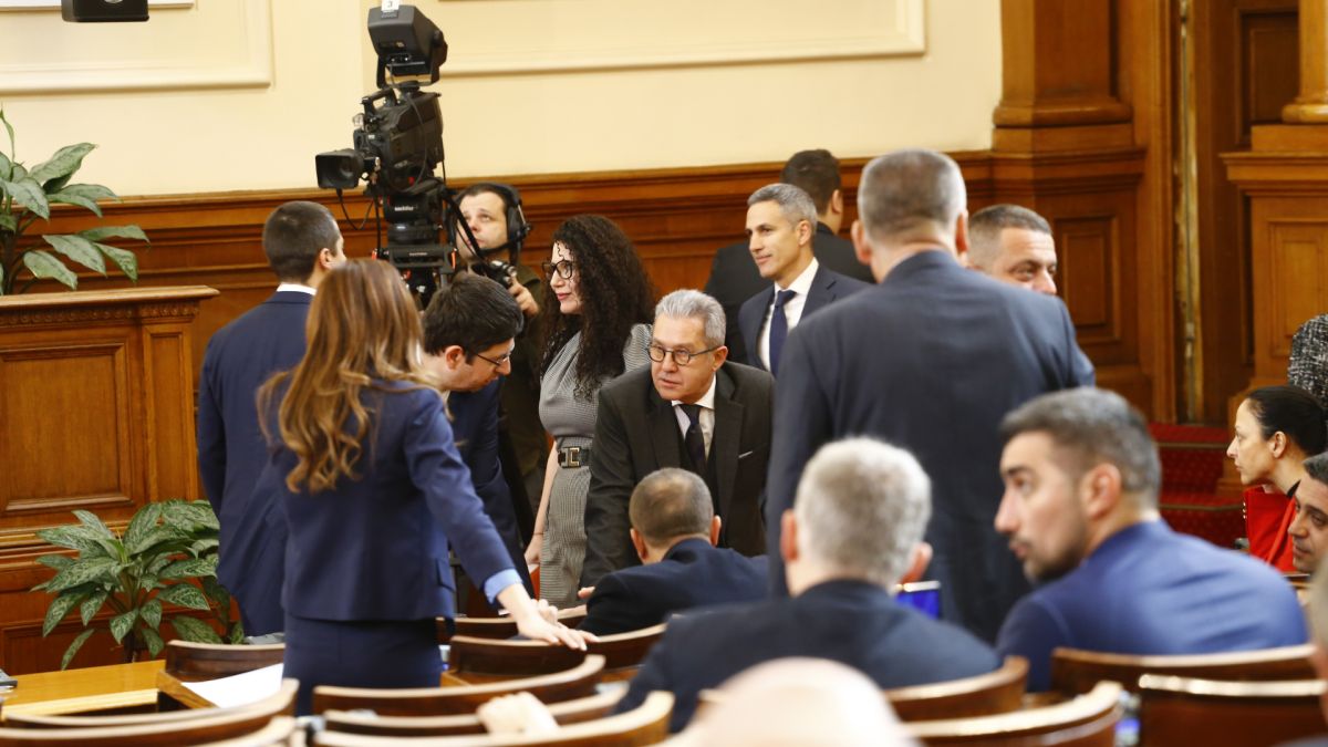 Дъжд от пари: Ето колко милиона са получили партиите, явили се на последния вот