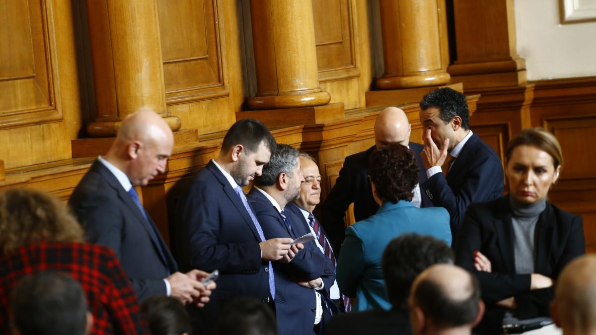 Партиите се готвят за избори, БСП връща мандата във вторник ОБЗОР