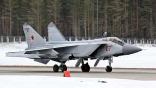 Изтребител МиГ-31К с "Кинжал" пламна в небето над Беларус, в цяла Украйна е обявена въздушна тревога
