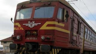 Вятърът направи голяма беля с влаковете в София 