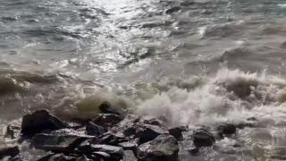 Страшна гледка! Язовир "Огоста" ври и кипи, вълните са като цунами ВИДЕО