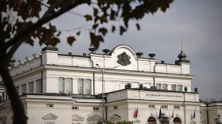 Преди да се разпуснат депутатите натискат копчетата и приемат закони БЛИЦ TV
