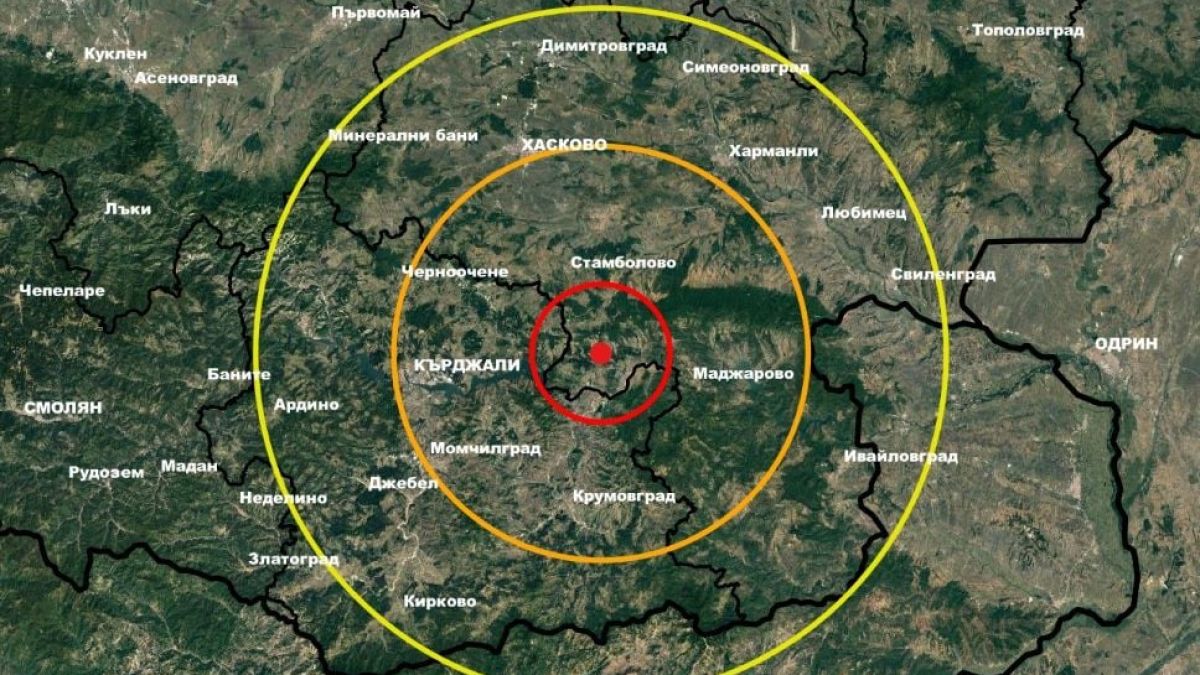 Чу се тътен, леглата се разтресоха, токът спря - земетресението у нас направи големи бели