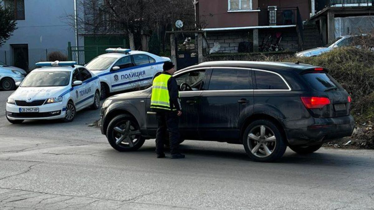  Мощна спецакция скова Търновско, ченгета блокираха куп квартали СНИМКИ 