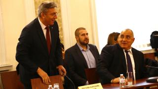 Извънредно от парламента: ДПС подкрепи правителство на ГЕРБ, тече съдбовна среща в кабинета на...
