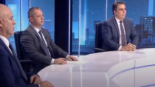 Делян Добрев попиля Василев: В Украйна умират хора, а ги карате да плащат на посредници и комисионни