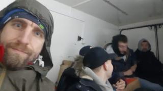 Лазар пусна тези СНИМКИ от Украйна и разказа: Удариха ни с минохвъргачка, а после... ВИДЕО