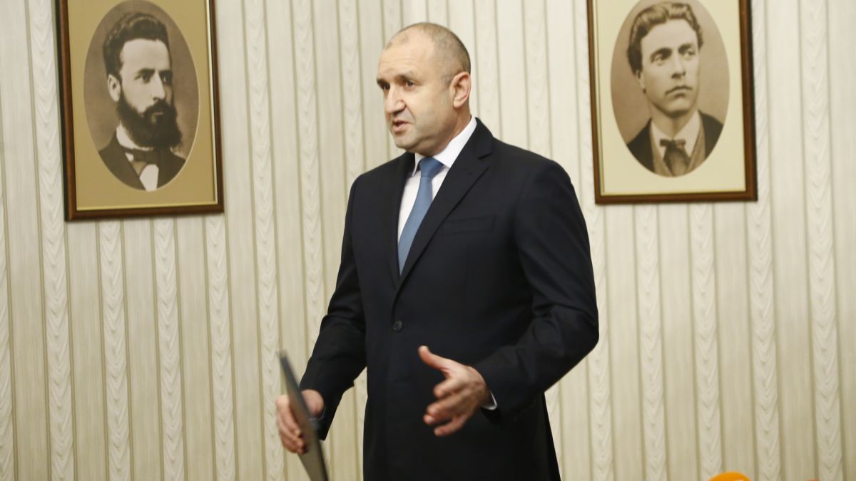 Политолог: Без нова кръв в политиката няма да има правителство, а Радев...