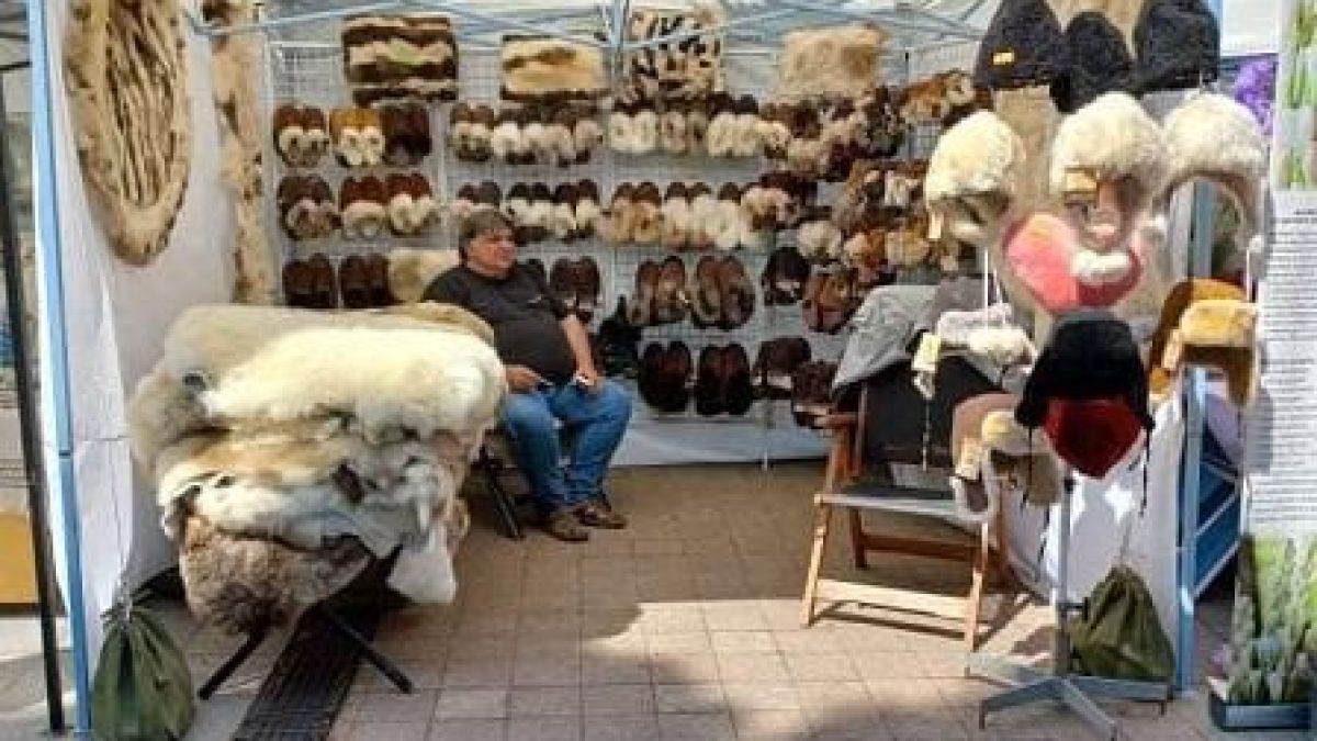 В България са останали само двама майстори кожухари, единият е... СНИМКИ