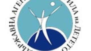 Последни новини за бруталното меле между ученички пред мол "Парадайс" 