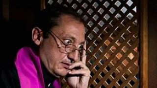 Фейсът пламна! Девойка се изповяда пред отчето с колко мъже е спала за седмица