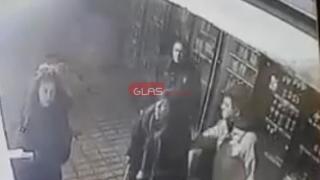 Подивели мъж и жена налагат с тояга малки деца на катерушка в София ВИДЕО 