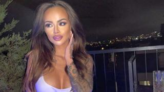 Сузанита показа бебето, но направи нещо немислимо на първата му разходка СНИМКА