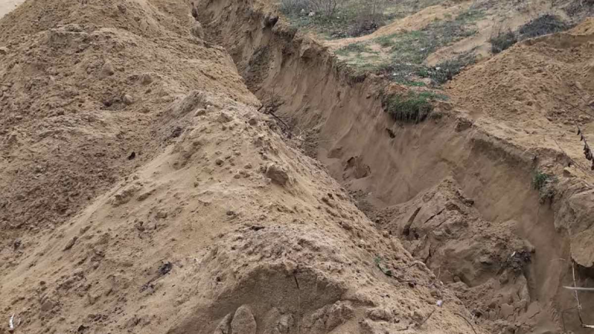 Скандално! Разораха като нива дюните в Несебър СНИМКА