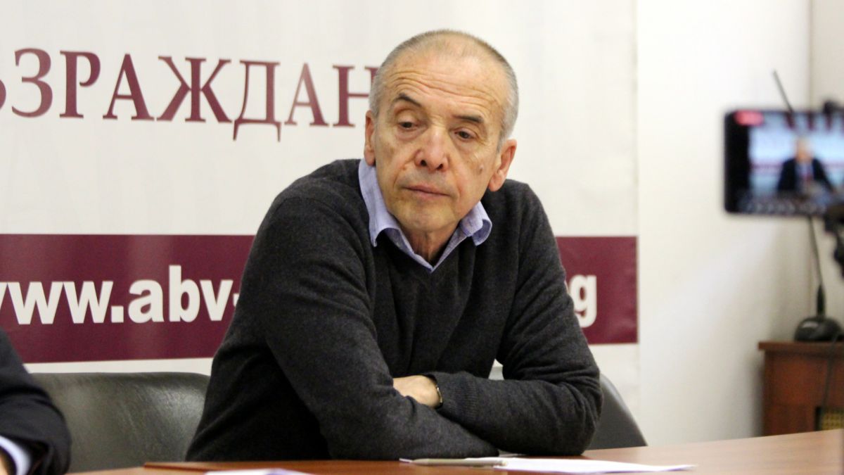 Доц. Мангъров пак подхвана ваксините, призова всички да...