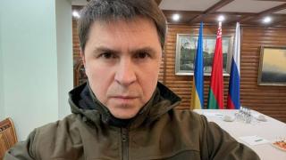  Подоляк: Преговаряме за доставка на ракети и изтребители за удари по Крим