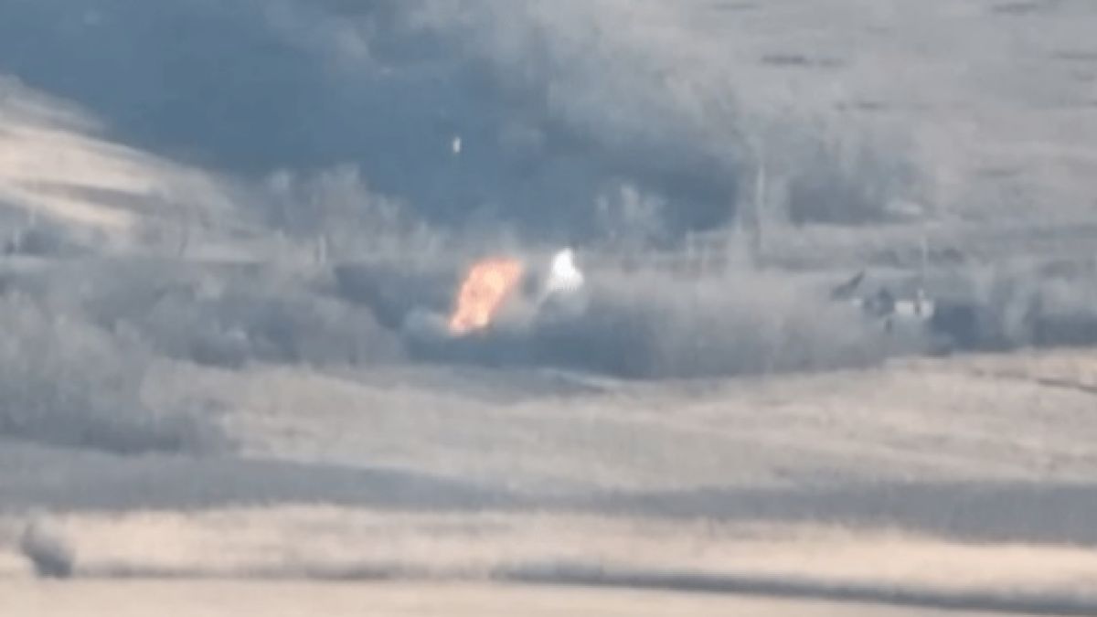 ВИДЕО от войната: Граничари показаха как са "изпратили в орбита" склад на руската армия