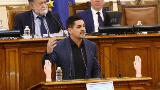 Политолози посякоха Радостин Василев за тази изцепка 